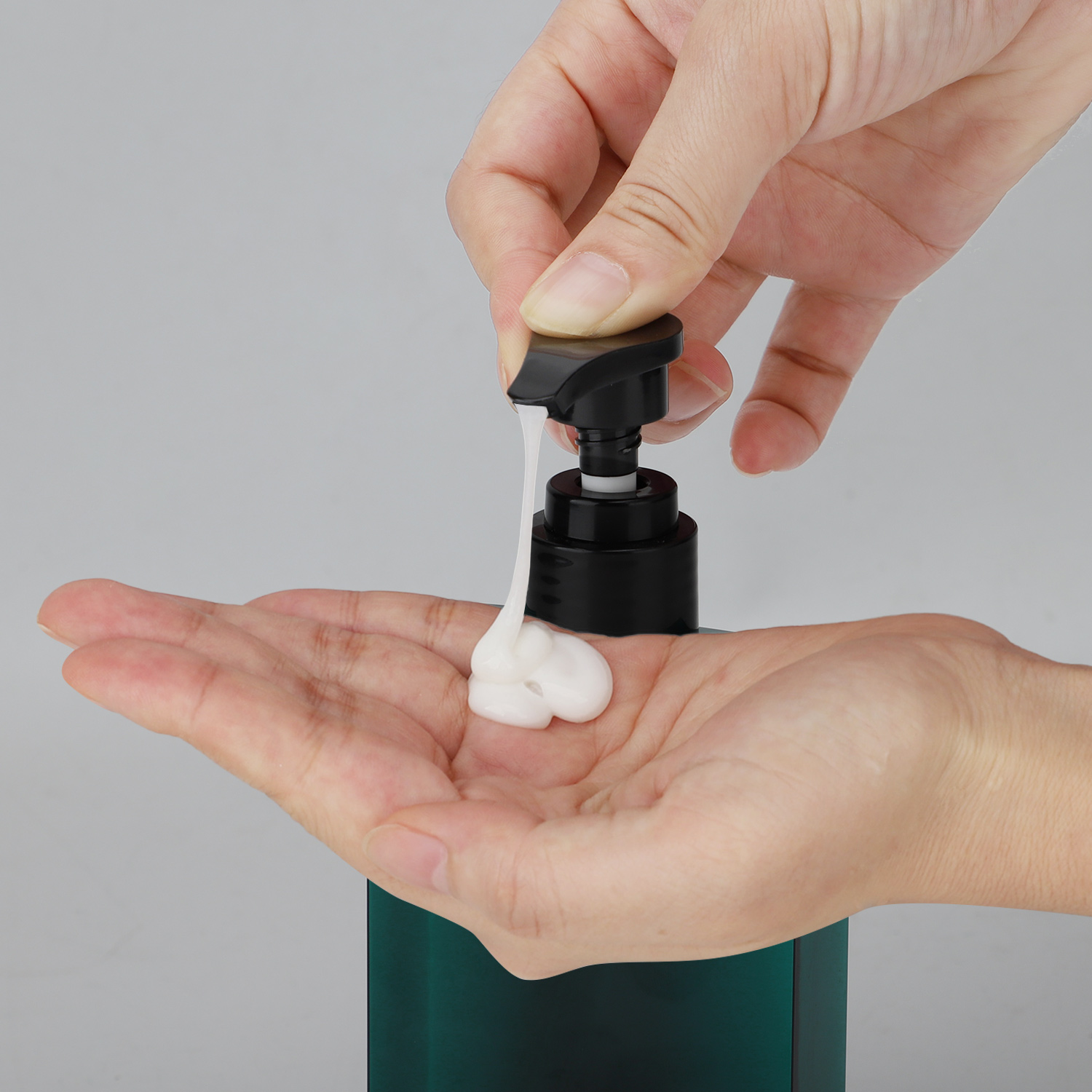 200ml Refillable Shampoo Dispenser Bottle Bathroom Soap Bottle